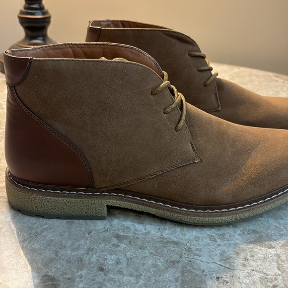 NWOT- brown chukka boots size 10.5 - Picture 3 of 6